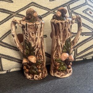 Mushroom salt and pepper shakers